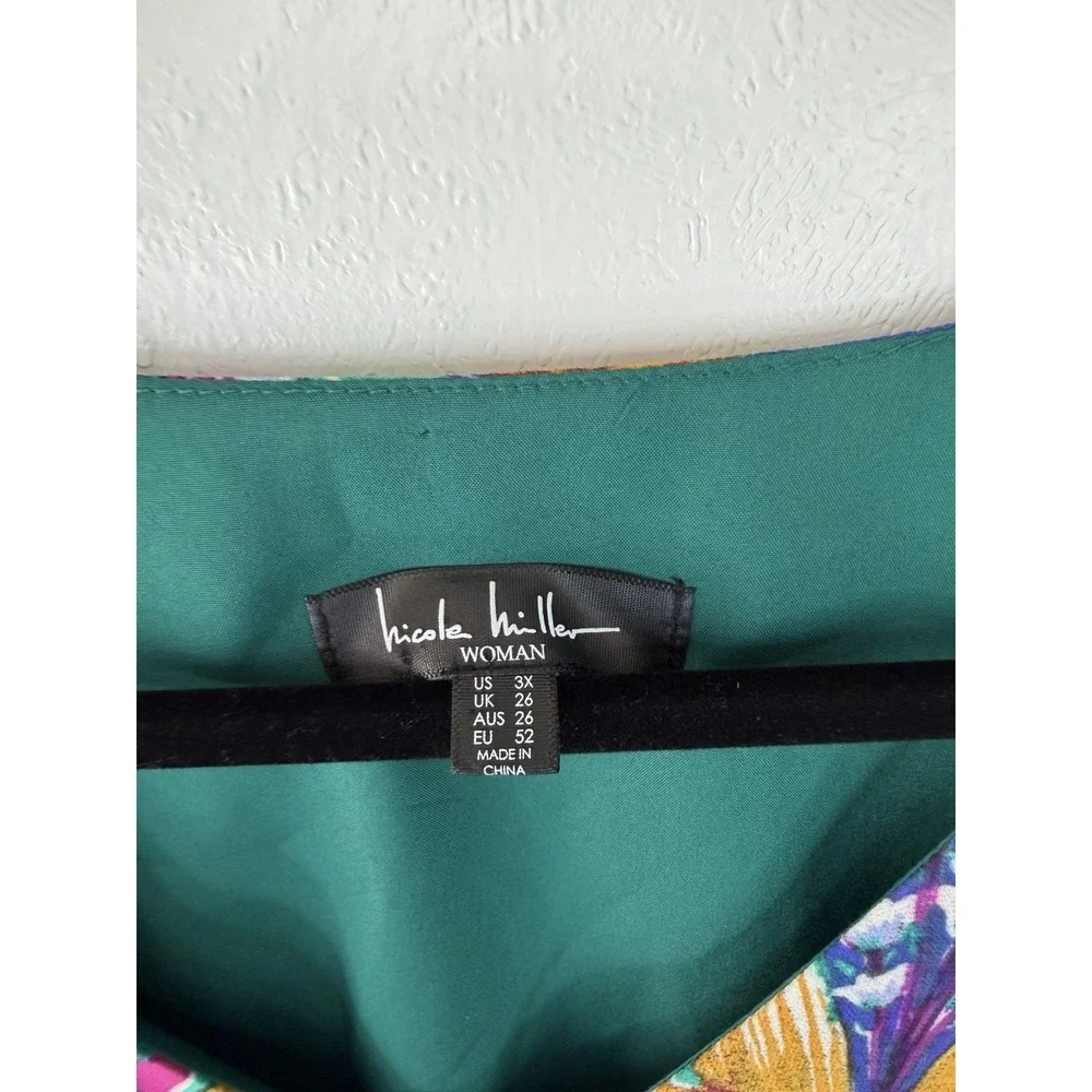 Nicole Miller Plus Size Emerald Bold Floral V Neck Size 3X - Picture 3 of 6